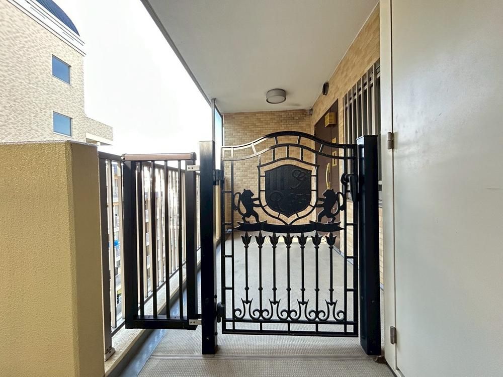 3LDK Apartment for Sale in Sakae Ward, Yokohama - 76.16m2 - Thumbnail 2