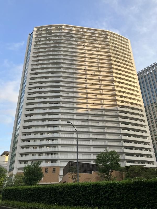 2LDK+S Apartment for Sale in Minato Mirai, Yokohama - Thumbnail 2