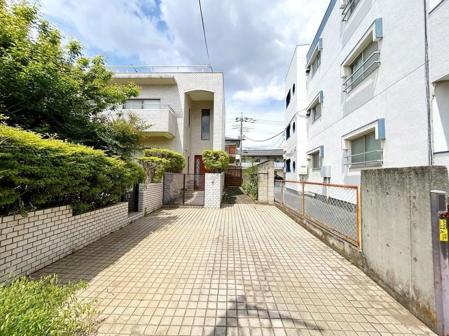 5LDK House for Sale in Higashikurume, Tokyo with Large Garden - Thumbnail 4