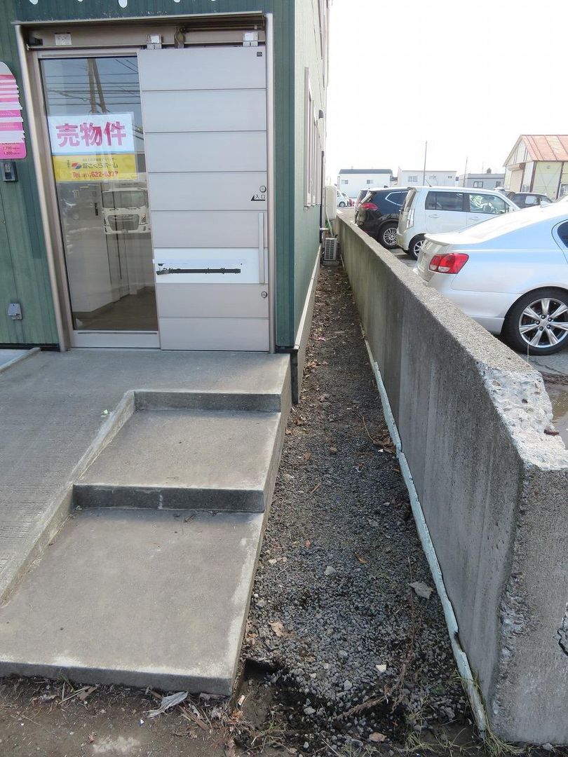 Resale 2LDK House on Corner Lot in Sapporo Kita Ward - Thumbnail 3