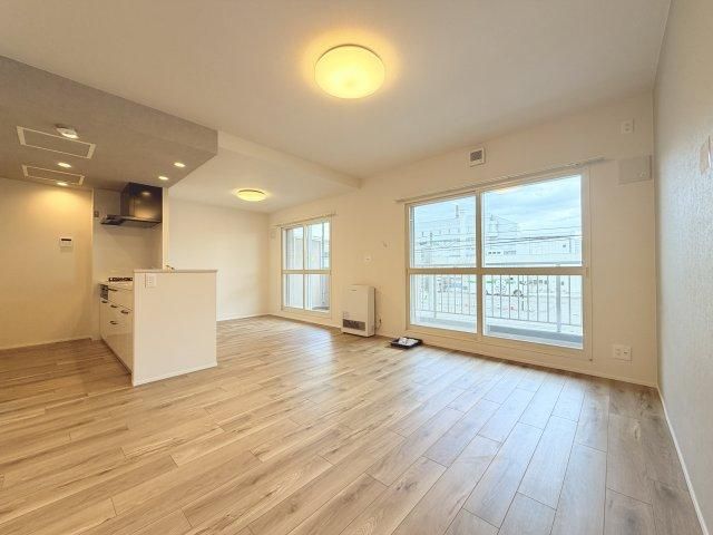 Fully Renovated 3LDK Apartment Near Fukuzumi Station, Sapporo - Thumbnail 3