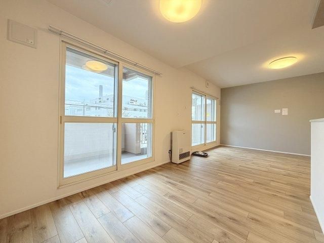 Fully Renovated 3LDK Apartment Near Fukuzumi Station, Sapporo - Thumbnail 4