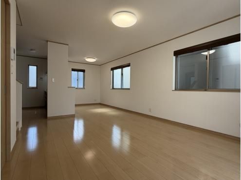 4LDK Detached House for Sale in Chigasaki, Kanagawa - Thumbnail 3