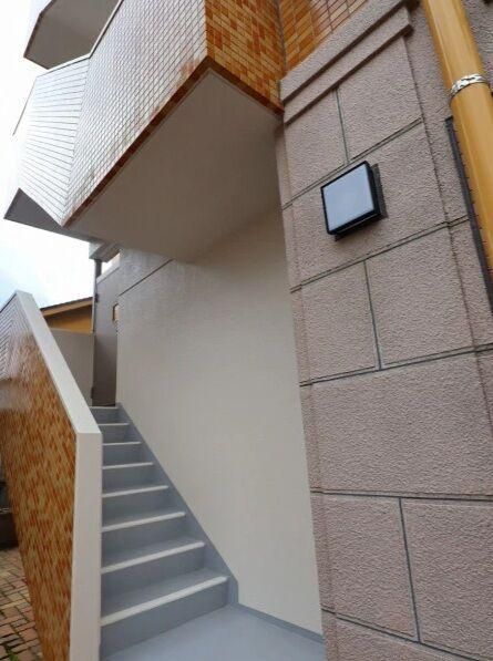 3DK Corner Apartment Near Kamihonmachi Station in Toyama - Thumbnail 3