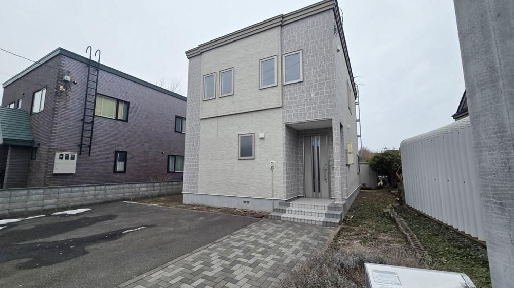 5LDK Detached House for Sale in Makibacho, Ebetsu, Hokkaido - Thumbnail 2