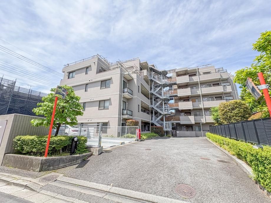 3LDK Renovated Apartment for Sale in Minami-ku, Saitama - Thumbnail 4
