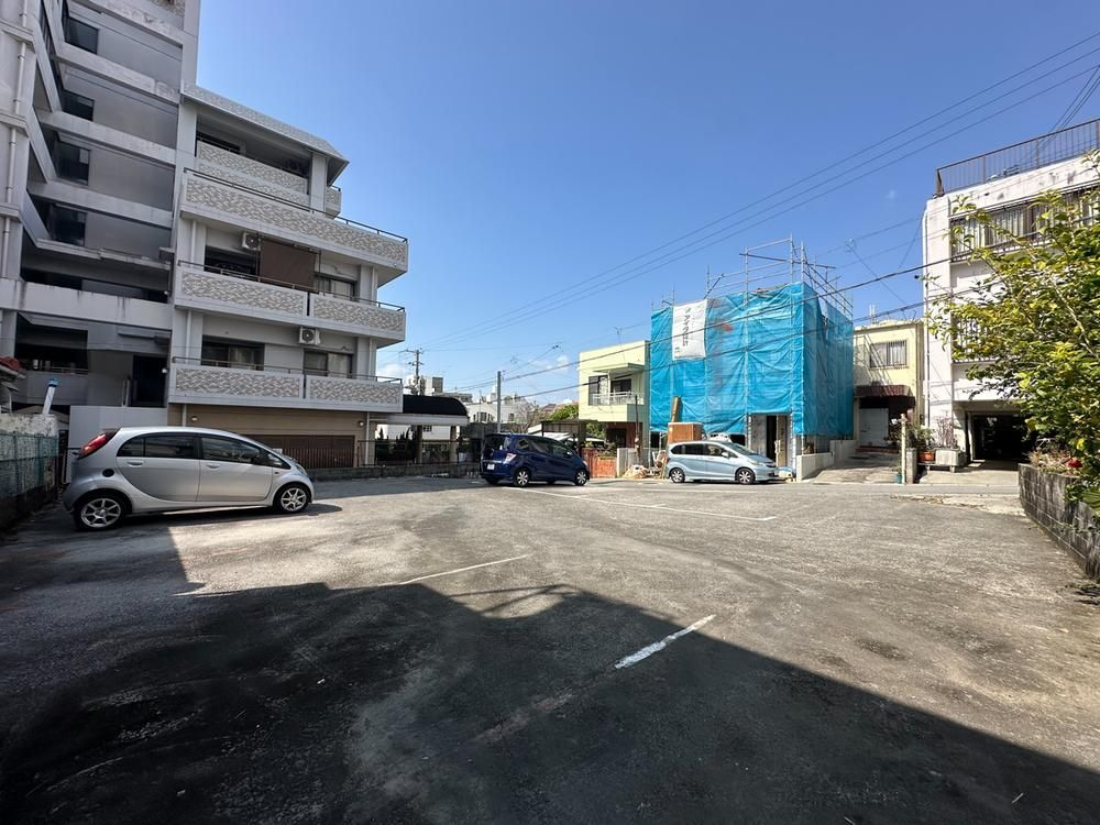Residential Land in Naha City, Okinawa - 350.98 sqm with Parking - Thumbnail 3