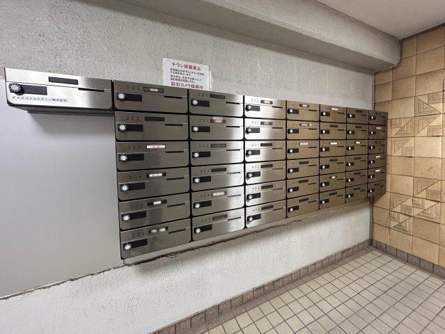 Renovated 2LDK Apartment Near Higashimonzen Station, Kawasaki - Thumbnail 3
