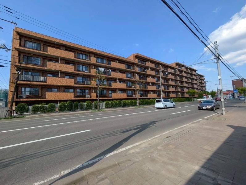 4LDK Renovated Apartment in Toyohira-ku, Sapporo - Thumbnail 2