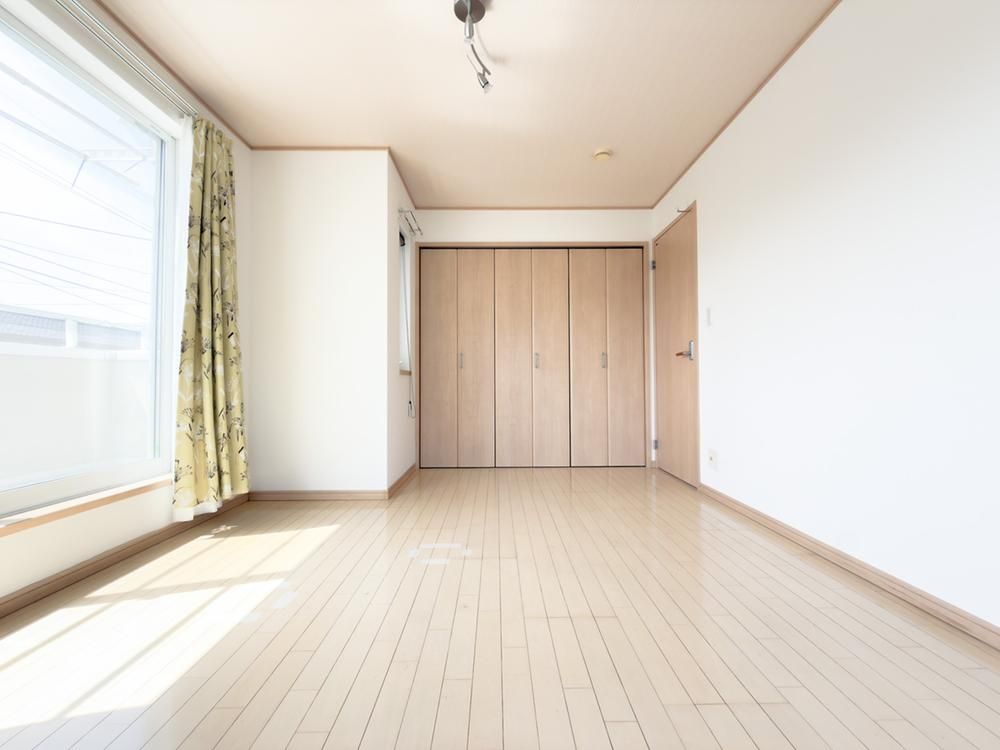 4LDK House with Solar Panels in Akishima, Tokyo - Thumbnail 4