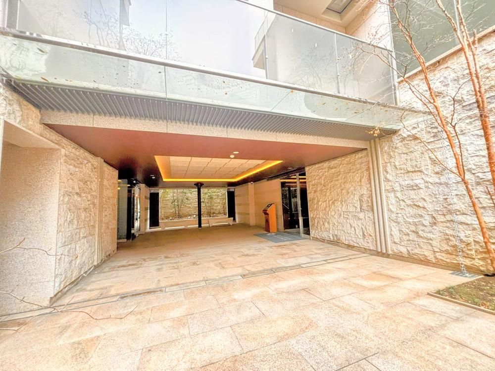 1LDK Apartment for Sale in Akasaka, Minato-ku, Tokyo - Thumbnail 4