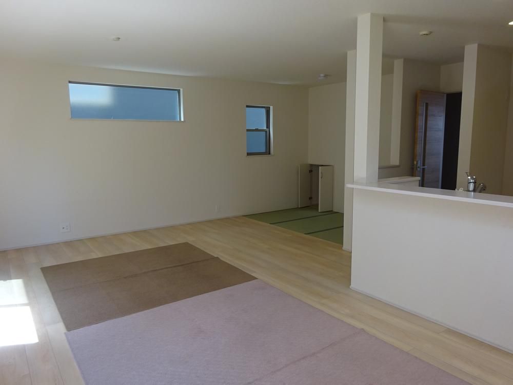 3LDK Modern House for Sale in Kashiwa, Chiba - 102.68m2 - Thumbnail 2
