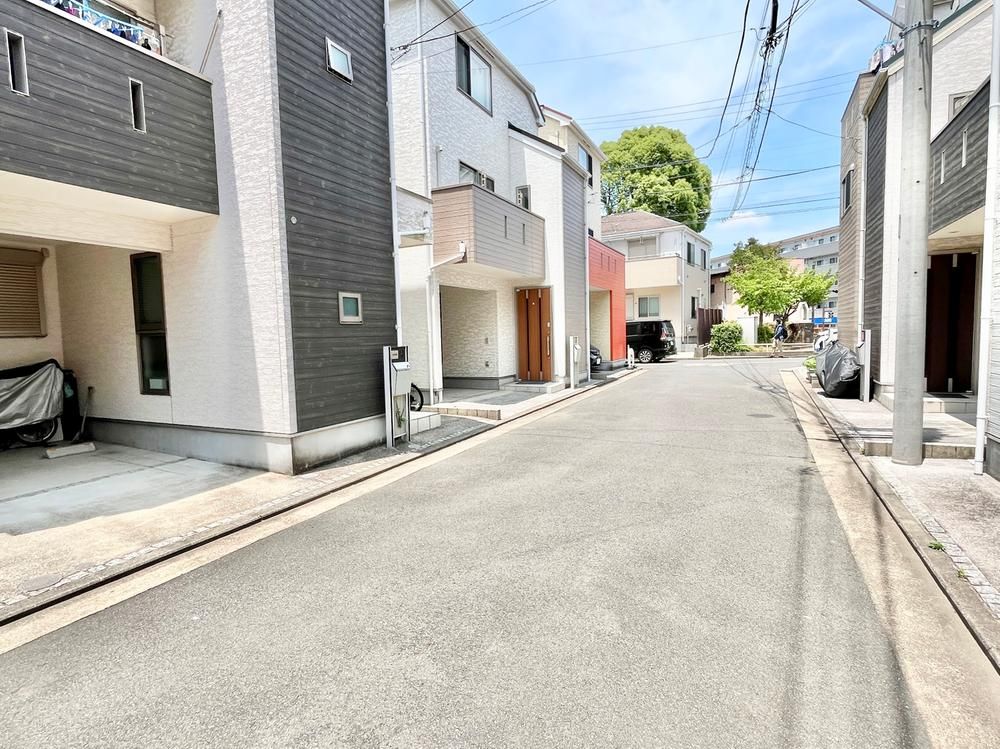 3-Story House for Sale Near Izumi Chuo Station, Yokohama - Thumbnail 3