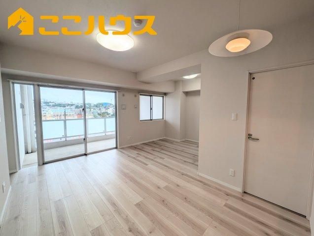 2LDK Apartment for Sale in Okinawa City, Okinawa - 61m2 - Thumbnail 4
