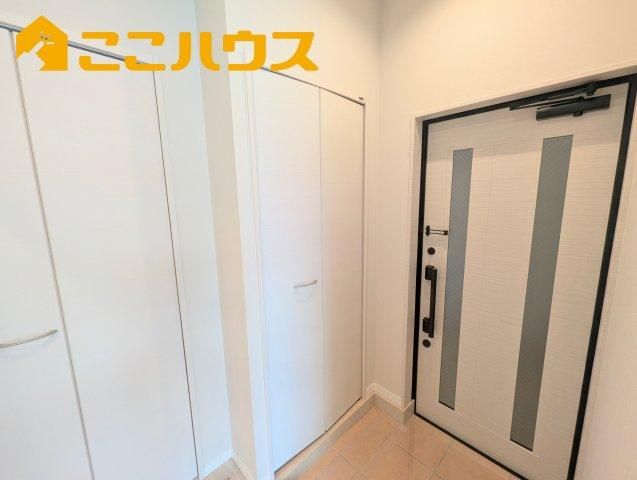 2LDK Apartment for Sale in Okinawa City, Okinawa - 61m2 - Thumbnail 2