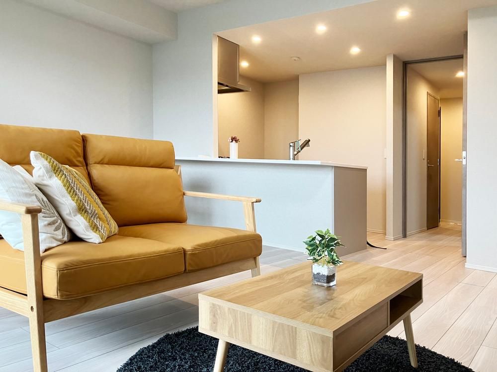 2LDK+2S Apartment for Sale in Zushi, Kanagawa - 67.6m² - Thumbnail 3