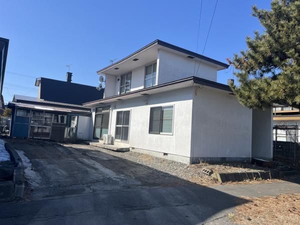 4LDK Partially Renovated House in Tomakomai, Hokkaido - Thumbnail 2