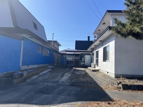 4LDK Partially Renovated House in Tomakomai, Hokkaido - Thumbnail 3