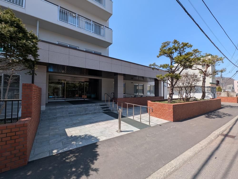 4LDK Renovated Apartment for Sale in Chuo-ku, Sapporo - Thumbnail 2
