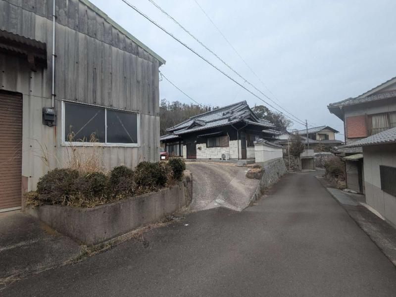 5DK Used House with Large Lot in Takamatsu, Kagawa - Thumbnail 3