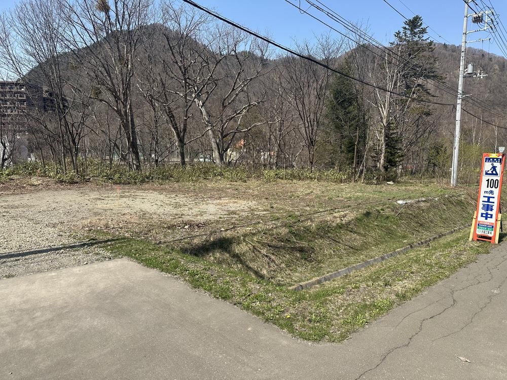 Land for Sale in Minami-ku, Sapporo - 333m² - Thumbnail 4