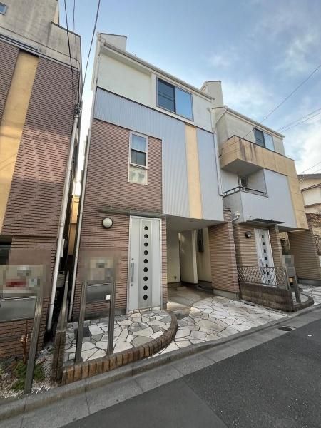 2LDK+S House for Sale in Nakano, Tokyo - 86m2 - Thumbnail 2