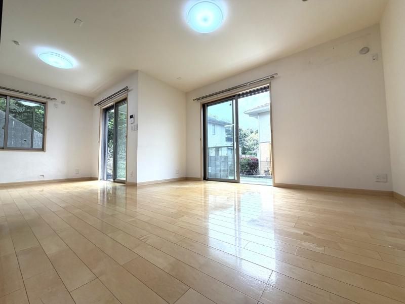 Spacious 2LDK+S House for Sale in Izumi City, Osaka - Thumbnail 4