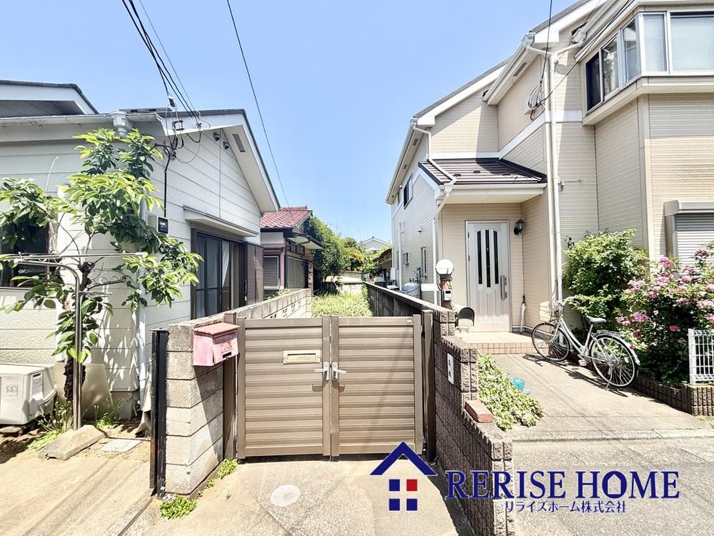 3DK Single-Story House for Sale in Higashimurayama, Tokyo - Thumbnail 2