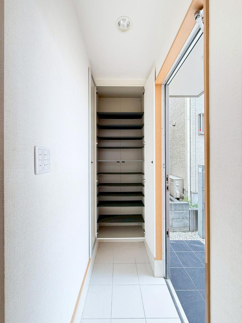 2LDK+2S Detached House for Sale in Kanagawa Ward, Yokohama - Thumbnail 3
