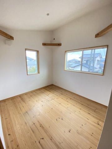 Modern 3LDK+S House in Yatsushiro with Large Land - Thumbnail 3
