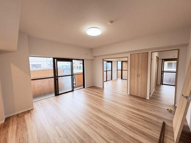 Renovated 3LDK Apartment in Ginowan, Okinawa - Thumbnail 2