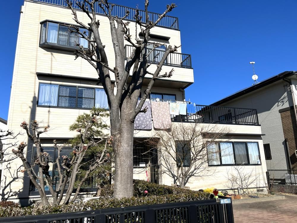 6LDK House for Sale in Hamamatsu with Large Garden - Thumbnail 2