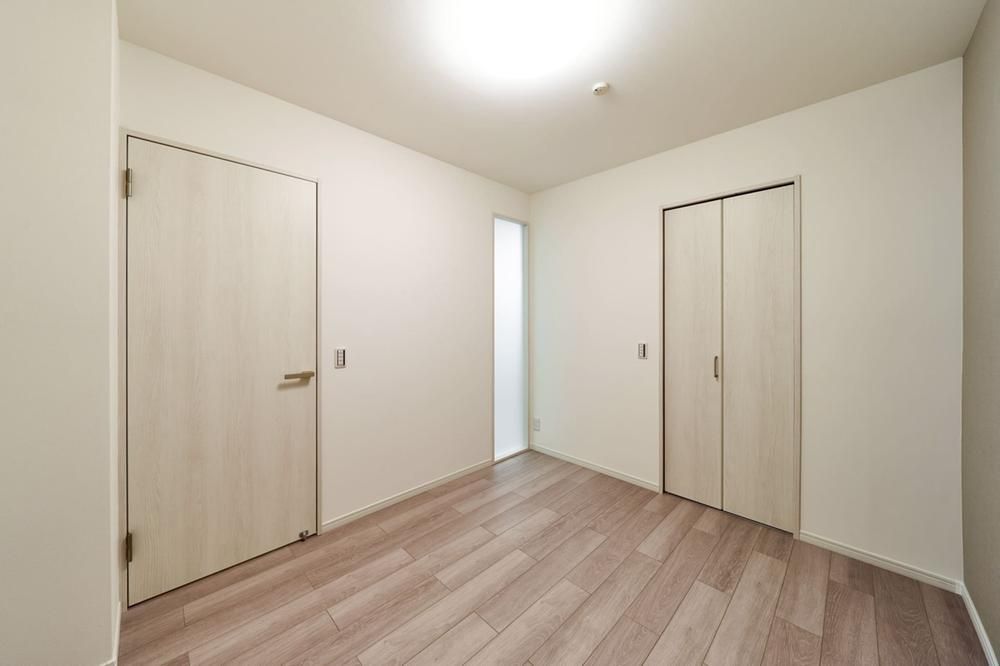 Renovated 2LDK Apartment in Kita-ku, Osaka for Sale - Thumbnail 4