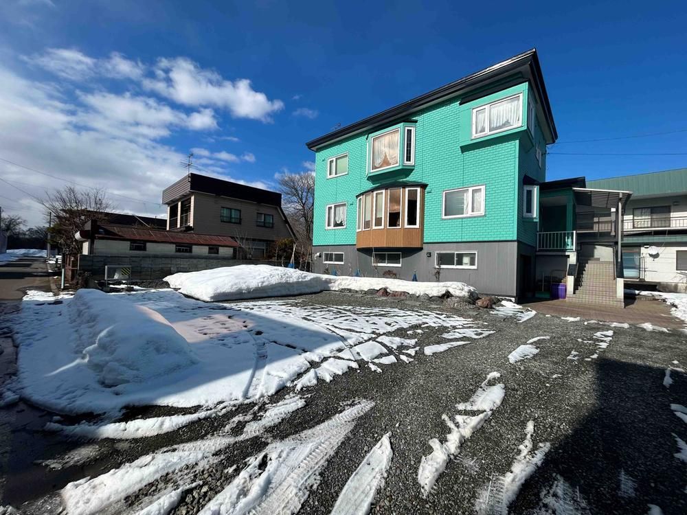 3LDK+S House for Sale in Eniwa, Hokkaido - 215m2 - Thumbnail 2