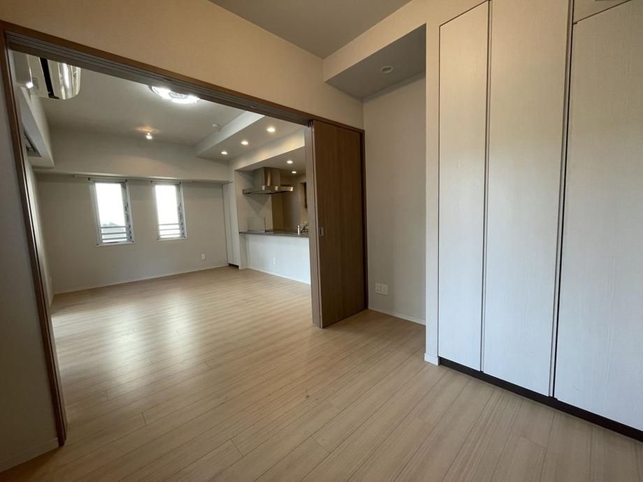 3LDK Apartment for Sale in Yotsuya, Shinjuku, Tokyo - Thumbnail 4