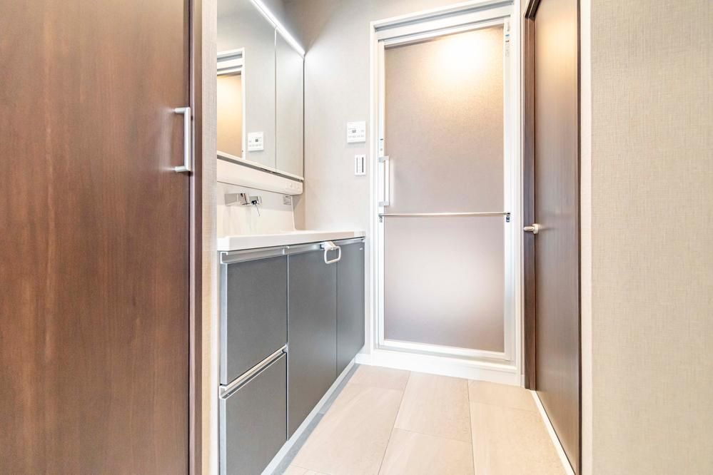 Grandemare Tsurumi 2LDK Apartment for Sale in Yokohama - Thumbnail 4