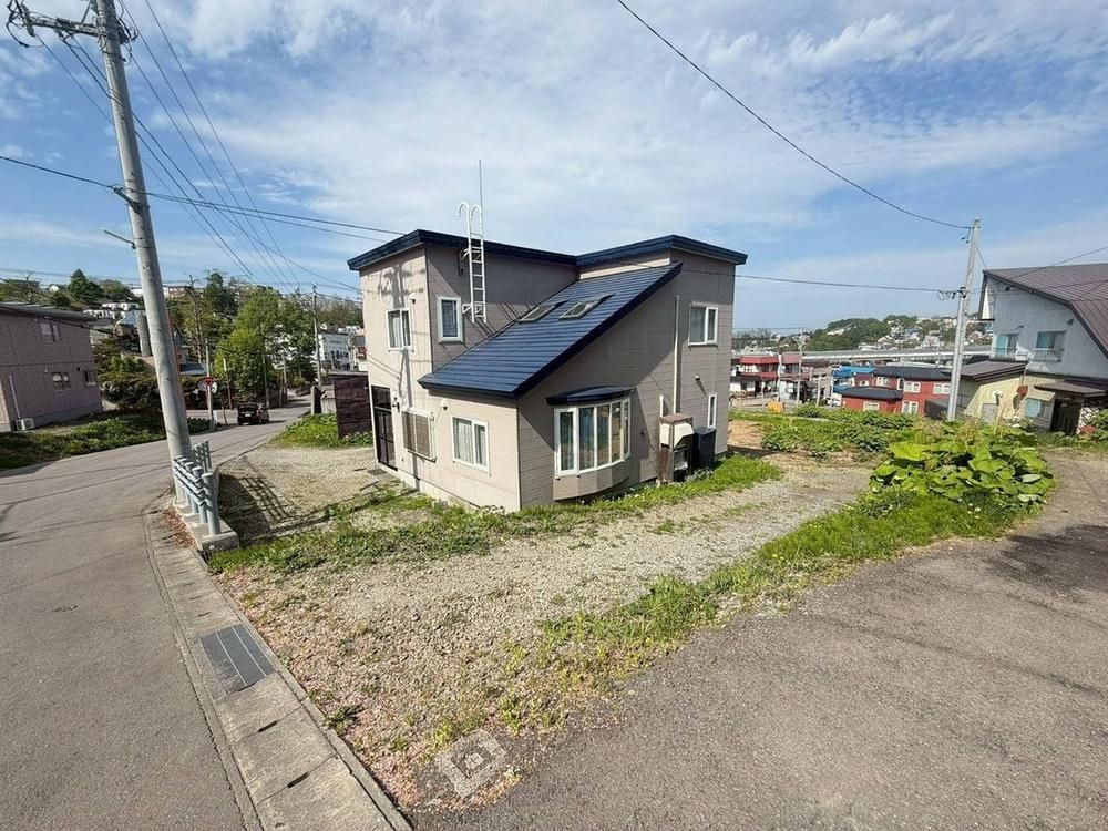 Land for Sale in Otaru, Hokkaido - 358 sqm Hilltop Plot - Image 1
