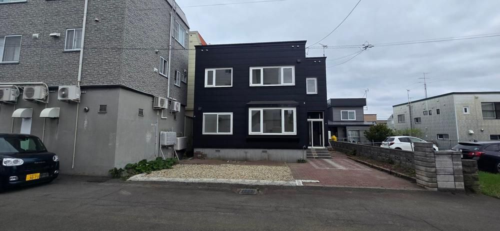 Renovated 4LDK House in Nishi Ward, Sapporo - 120.89m2 - Thumbnail 2