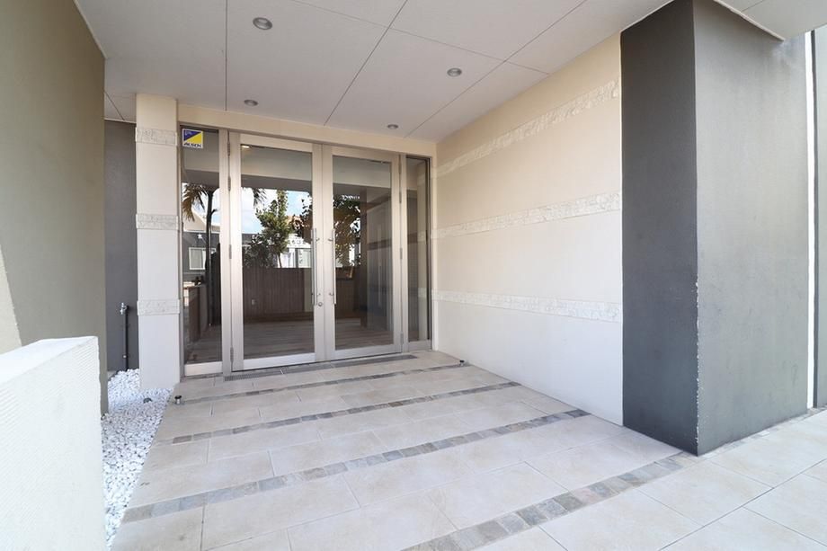 Spacious Top-Floor 2LDK Apartment in Okinawa City - Thumbnail 2