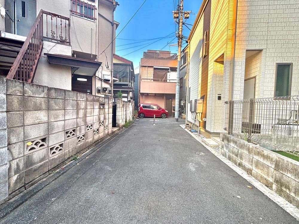 3LDK+S House for Sale in Kami-Ikebukuro, Toshima-ku, Tokyo - Thumbnail 2