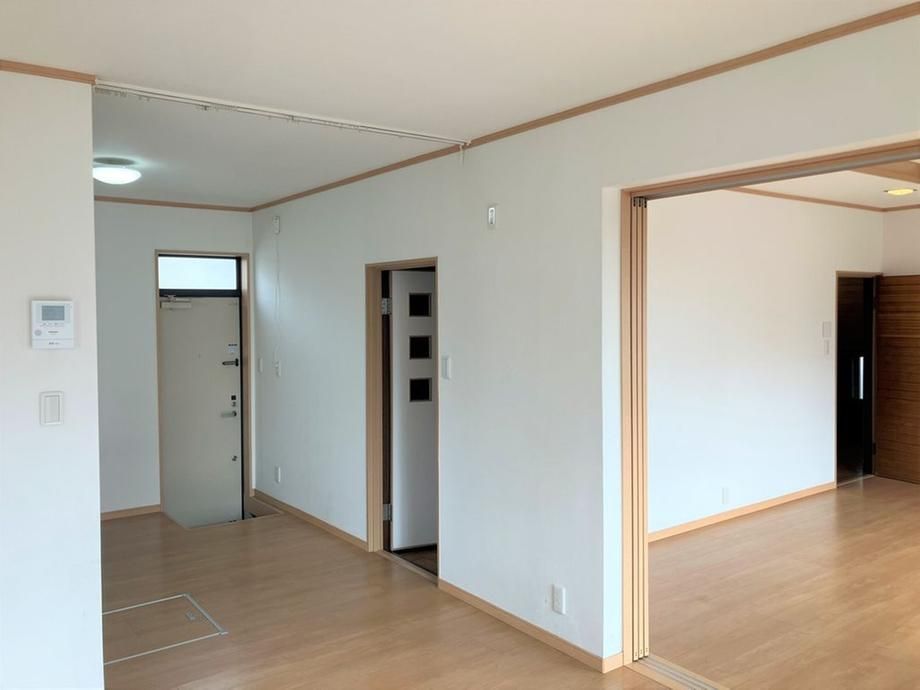 Renovated 4LDK House in Kawanishi with Corner Lot - Thumbnail 3
