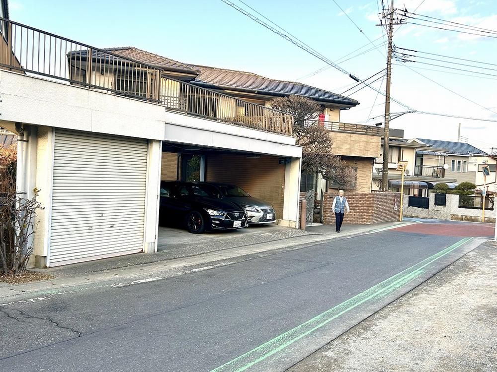 Luxurious Two-Generation Home with Garage Rooftop in Ome, Tokyo - Thumbnail 4