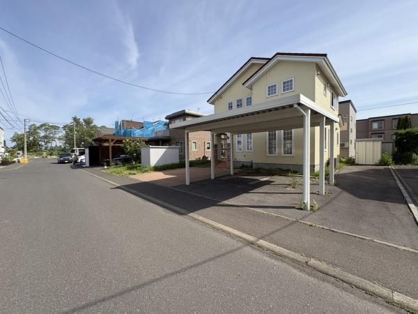 4LDK House for Sale in Teine-ku, Sapporo with Large Garden - Thumbnail 3