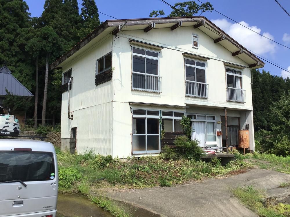 8DK House for Sale in Joetsu City, Niigata – 100m from Hokuhoku-Oshima Station - Thumbnail 2