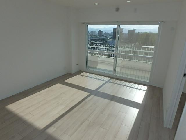 Renovated 3LDK Apartment for Sale in Higashi-ku, Sapporo - Thumbnail 4