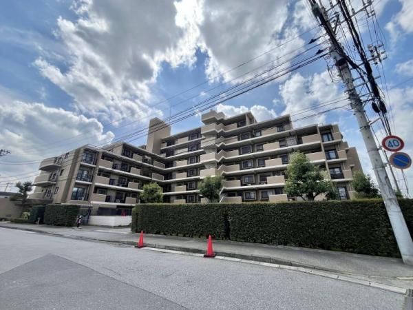 3LDK Apartment for Sale in Yachiyo - 80.4m2 Corner Unit - Thumbnail 2