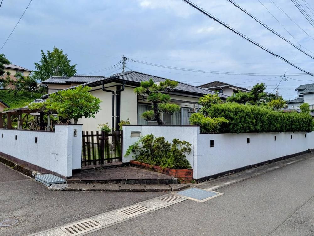 4DK House for Sale in Miyazaki City - 84m² with Carport - Thumbnail 2