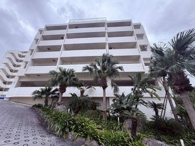 2LDK Apartment for Sale in Chatan, Okinawa - 69.7m2 - Thumbnail 2