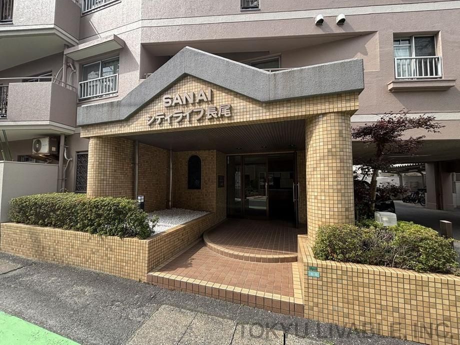 Renovated 3LDK Apartment for Sale in Fukuoka City - Thumbnail 2