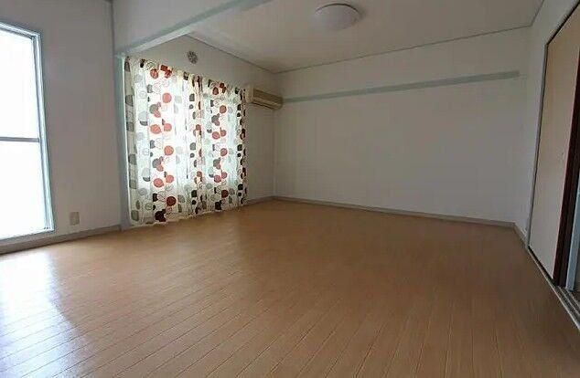 2LDK Apartment for Sale in Takamatsu, Kagawa – 58.59m² - Thumbnail 3